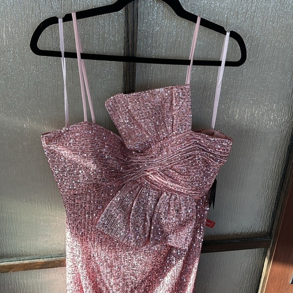 Elegant Pink Sequin Evening Gown - Picture 7 of 12